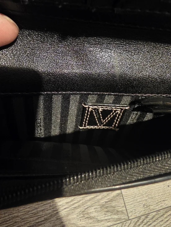 Victoria's Secret Taupe Chevron Quilted Wristlet Clutch - Picture 4 of 4